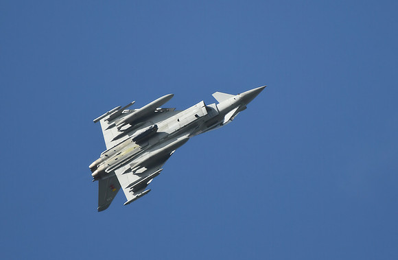 Eurofighter Typhoon on training exercise (maximum speed 1,550 mph), Wykeham - March 2026